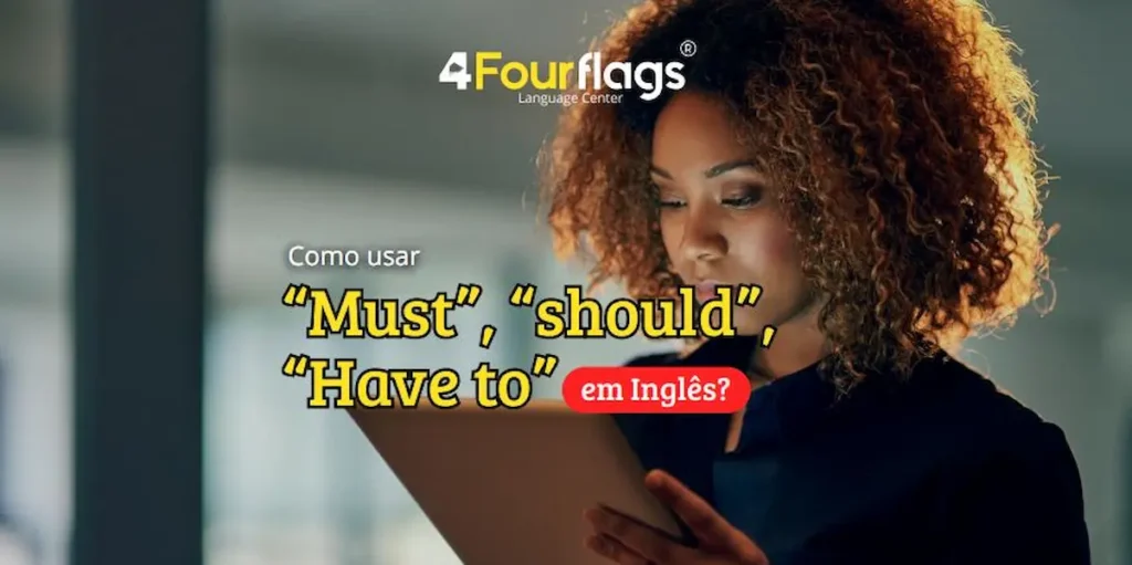 Dica de inglês da escola de idiomas FourFlags em São Caetano do Sul explicando como usar must, should e have to em inglês, com a imagem de uma mulher concentrada usando um tablet.