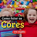 Dica de inglês: imagem promocional com o título 'Como falar as Cores em inglês', apresentando duas crianças brincando com blocos coloridos, marca 4 Four Flags Language Center.