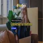 Frases e expressões para conversar ao telefone em francês: imagem de capa para post de blog da FourFlags Language Center ilustrada com profissional sorrindo ao celular.
