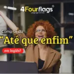 Como se diz até que enfim em inglês: imagem ilustrativa com mulher sorridente comemorando no escritório com papéis ao alto, oferecido pela FourFlags Language Center